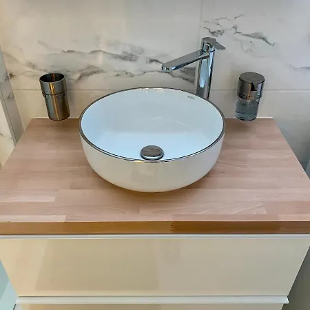 Mrtn & - Aix-les-bains, Hypercentre