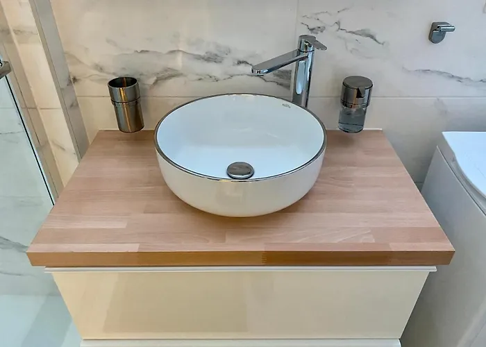 Mrtn & - Aix-les-bains, Hypercentre